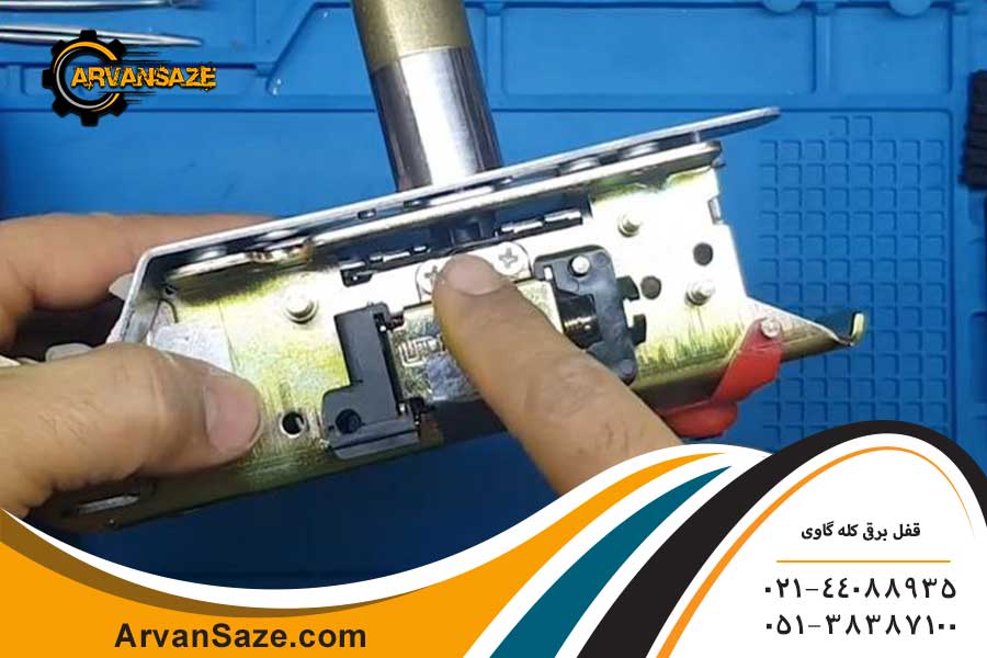 قفل برقی کله گاوی خارج شده از پوشش گالوانیزه